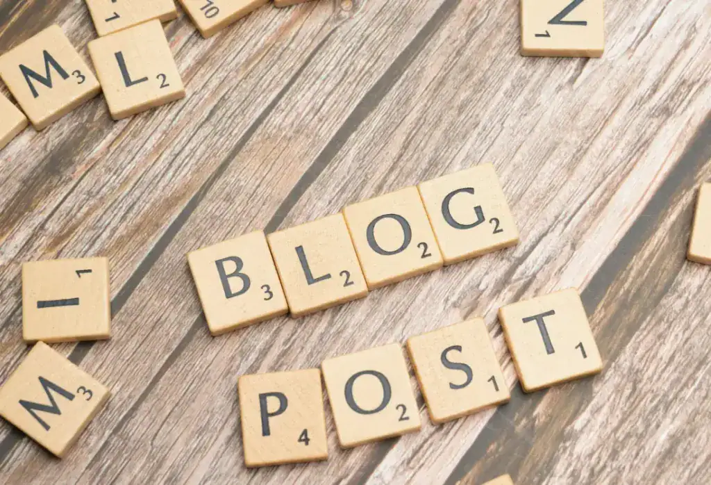 Yrityksen blogissa voi tuoa erilaisia tuotteita tai palveluita esille. Se auttaa myös uusien lanseeraamisessa.